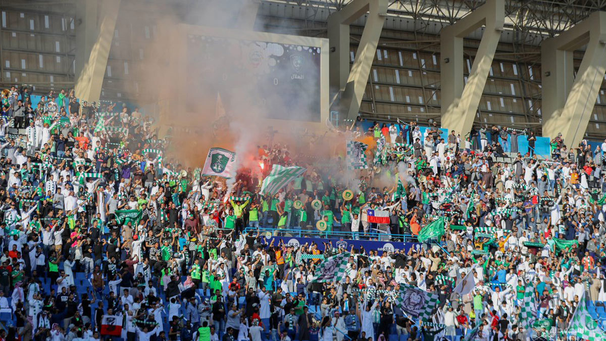 بعد قذف محمد العويس بعصا حديدية.. جمهور النادي الأهلي السعودي يطالب بتغليظ عقوبات الهلال