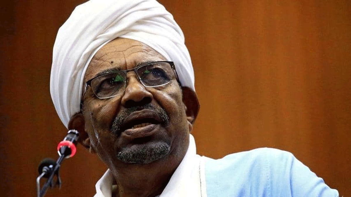 وزير في حكومة عمر البشير يقدم ملفات فساد بقطاع الذهب