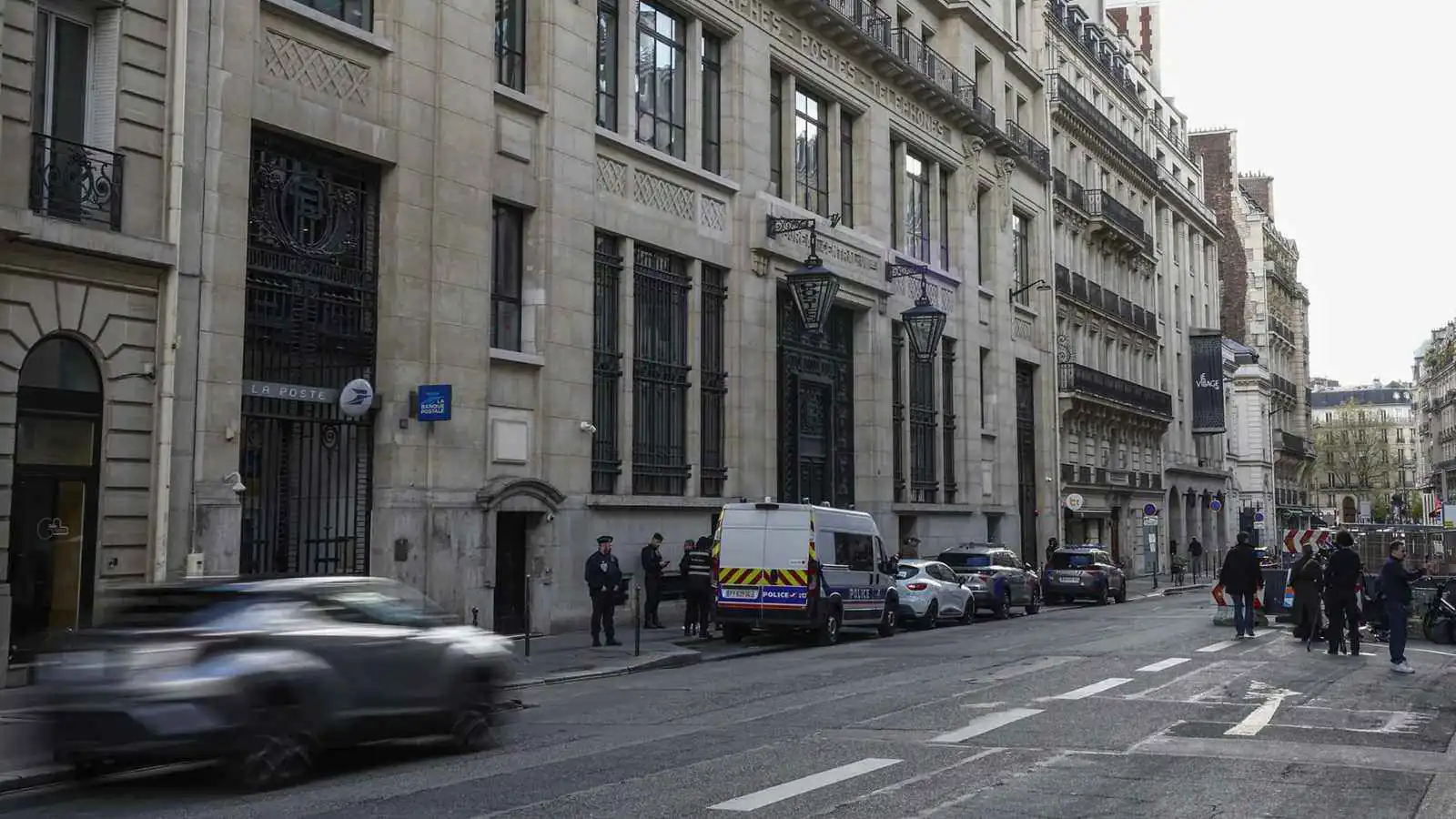 إيران تتحرك في باريس.. مجنّد بـ600 يورو وهدف أمريكي كبير