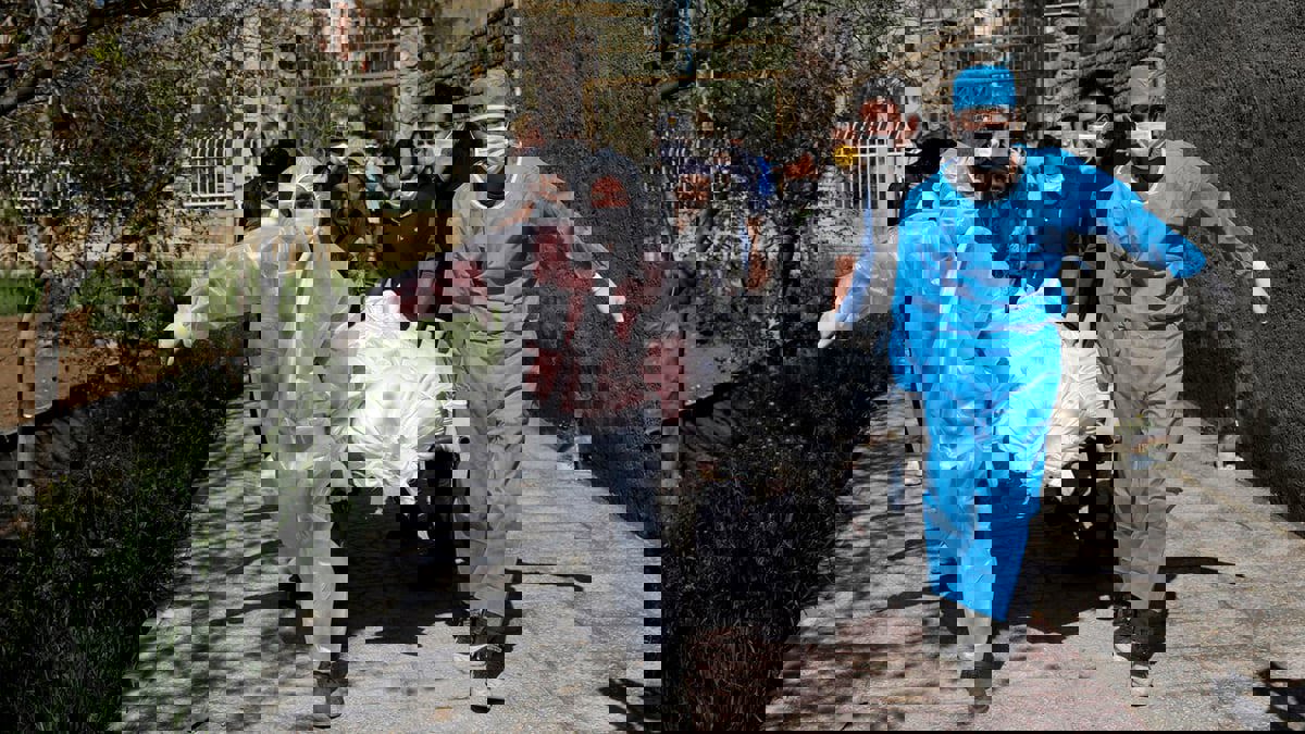 مسؤول إيراني يحذر من تفشي سلالة "لامبدا" الأكثر فتكا