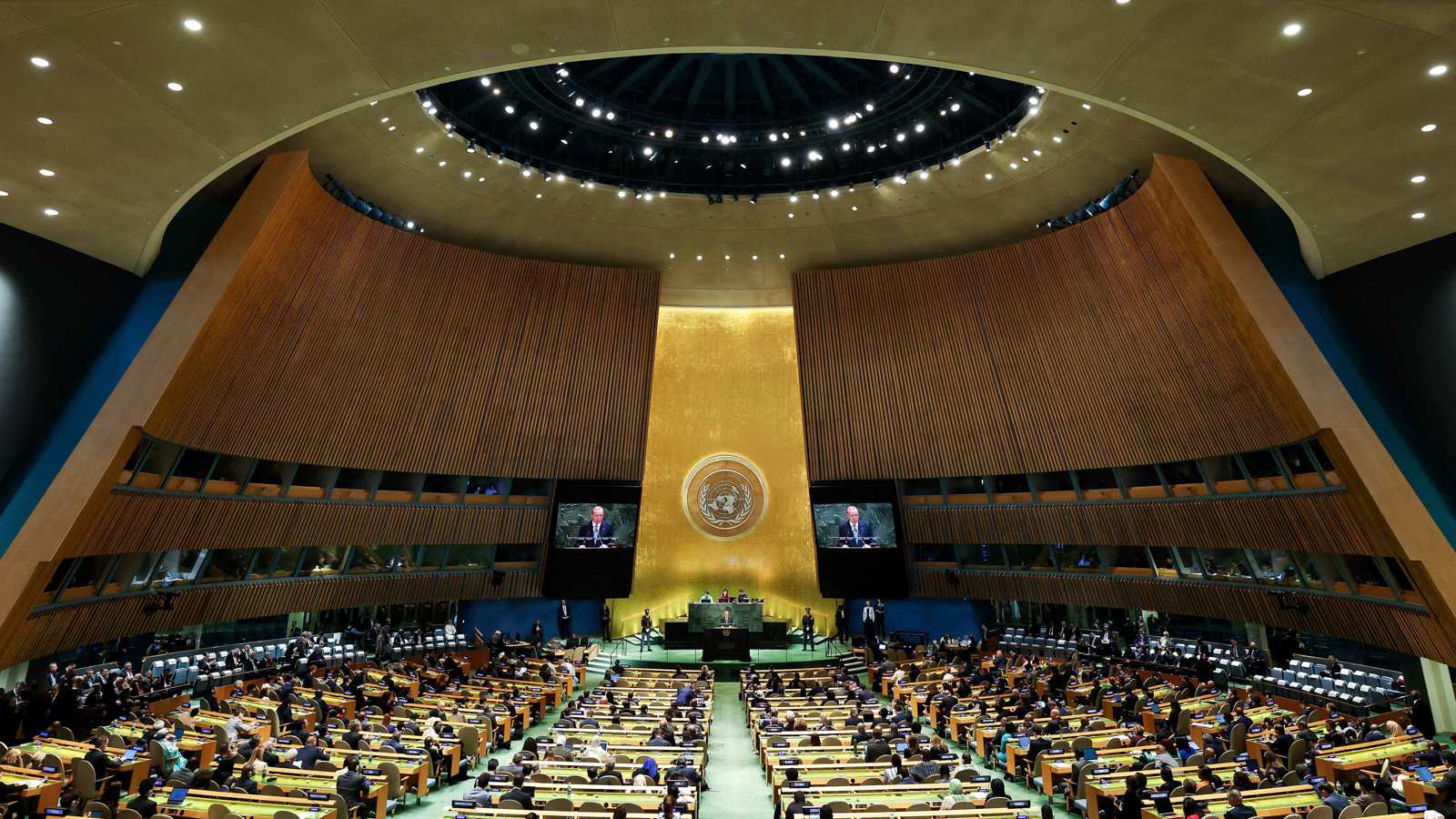 خبراء الأمم المتحدة يدعون الفيفا واليويفا لتعليق عضوية إسرائيل