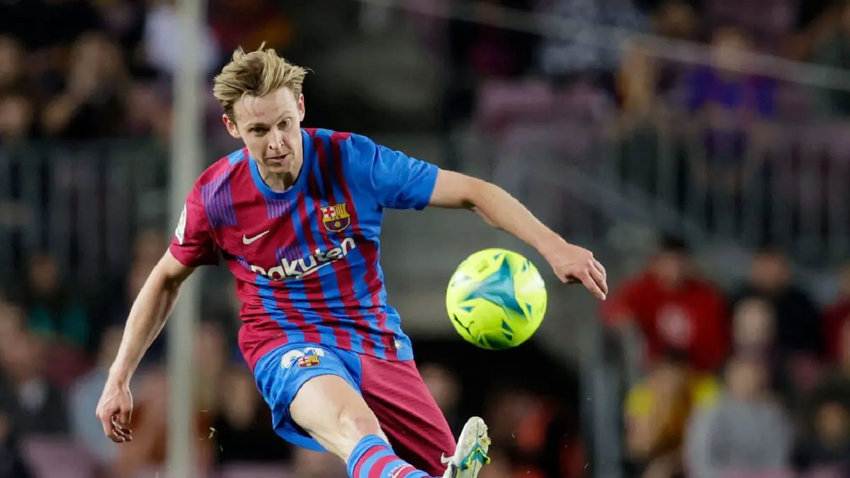 سبورت: برشلونة يريد 100 مليون يورو للسماح برحيل فرينكي دي يونغ