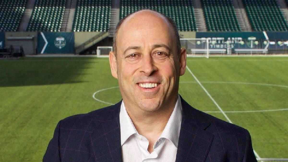 الأهلي السعودي يستعين بخدمات الأمريكي مايك غولوب