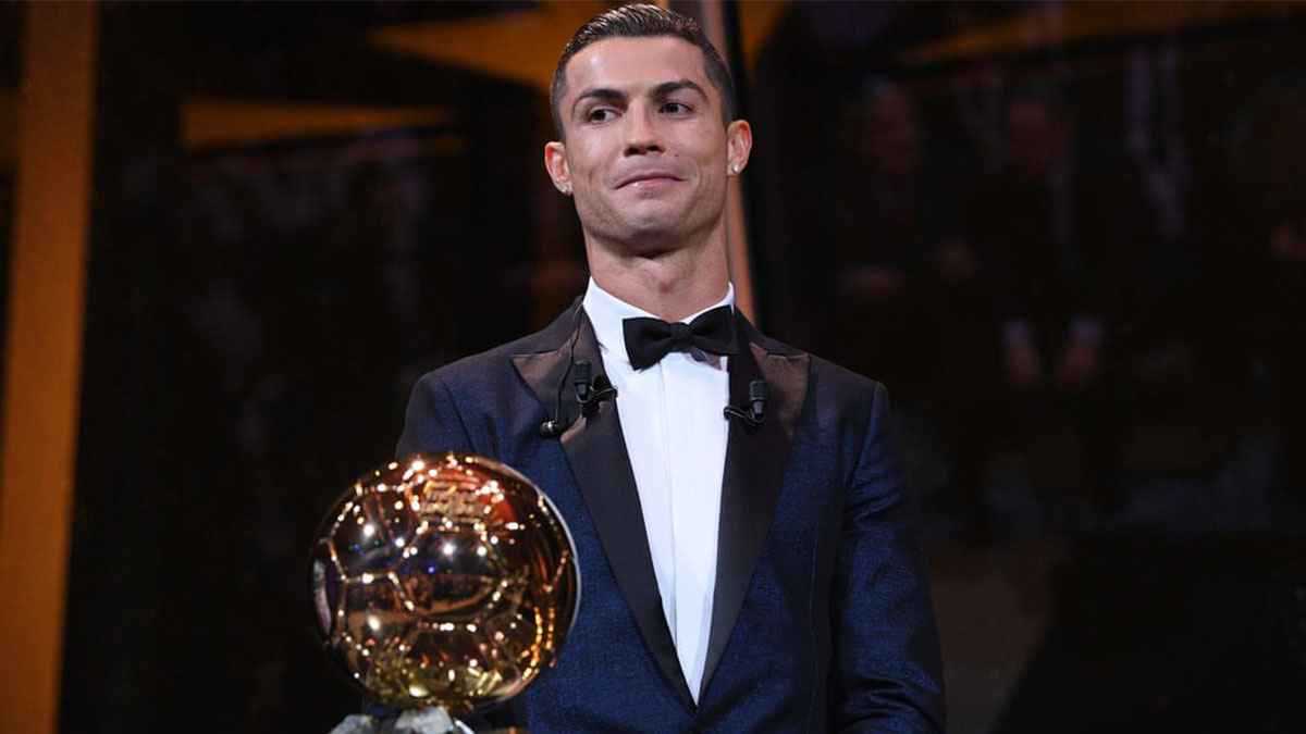نقطة خطيرة عليه تذكرها.. لماذا أشعل كريستيانو رونالدو "حرب الكرة الذهبية"؟