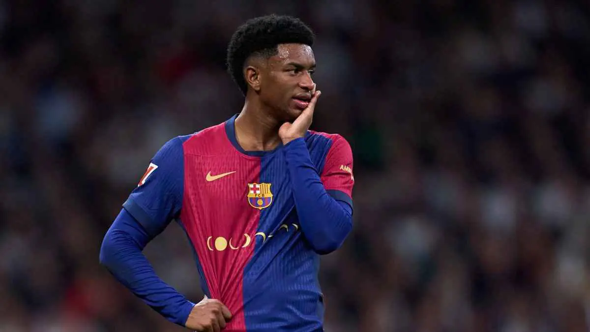 لا يعرف مدرب منافسه.. موقف محرج لنجم برشلونة قبل مواجهة أتلانتا (فيديو)