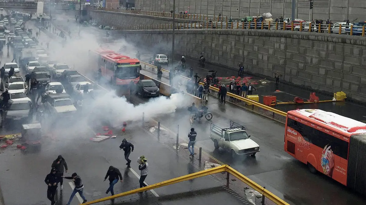 عنصر بالحرس الثوري الإيراني: سوريون ولبنانيون شاركوا في قمع احتجاجات 2019