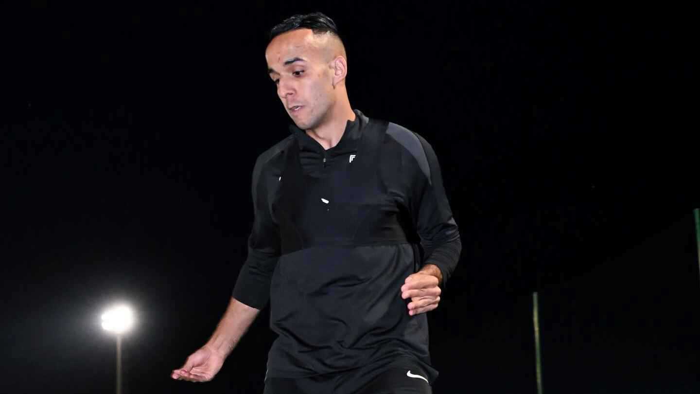 ناصر منسي يرفض التصالح مع نجم الأهلي السابق 