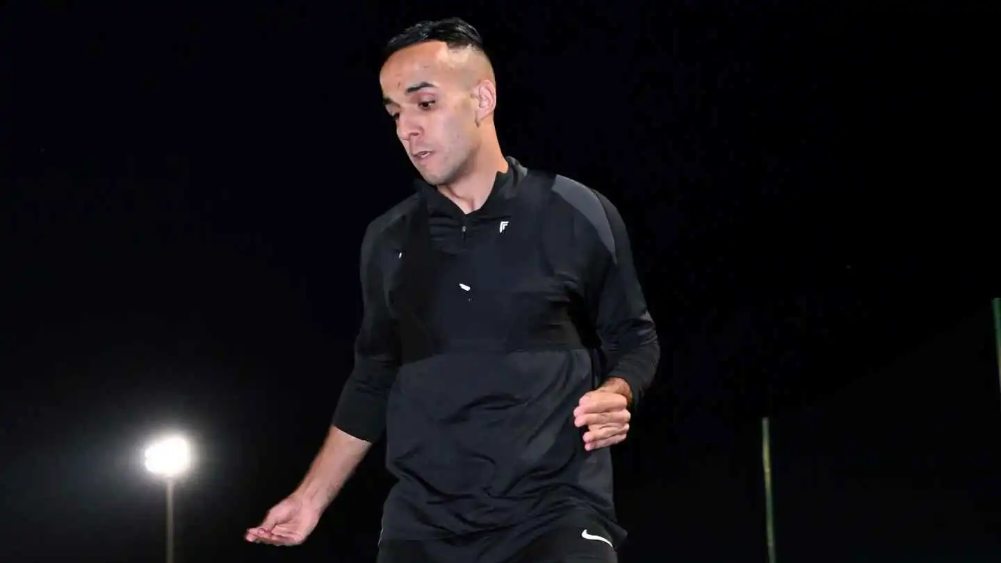 ناصر منسي يرفض التصالح مع نجم الأهلي السابق