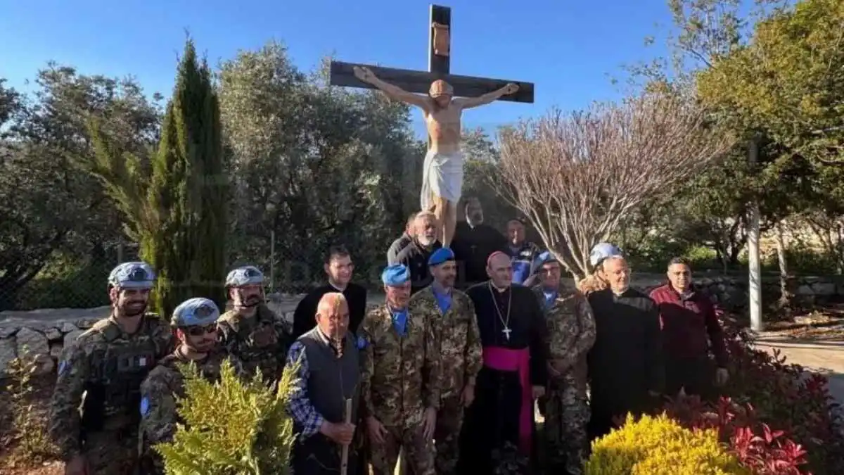 "جرحتم مشاعر العالم".. قرية لبنانية ترفض تمثال المسيح "هدية" إسرائيل