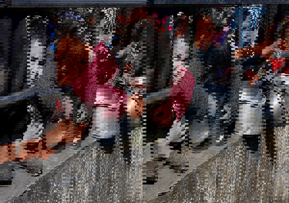 جوع ومرض وقصف.. ثالوث يتربص بغزة وأطفالها