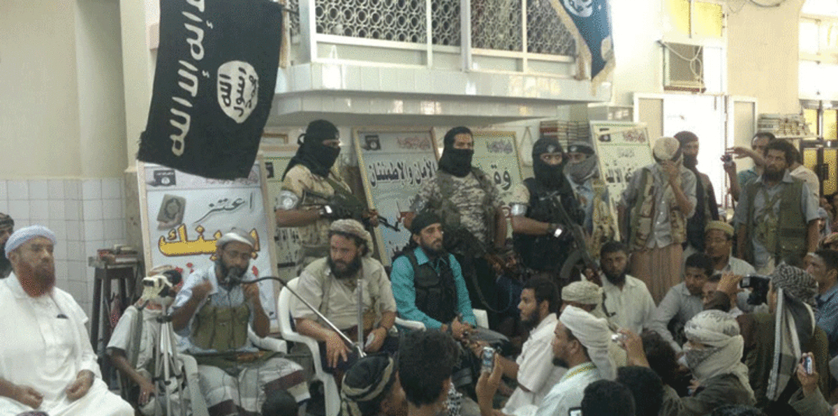 اليمن.. تنظيم القاعدة ينسحب إلى جبال بلدة جيشان في أبين