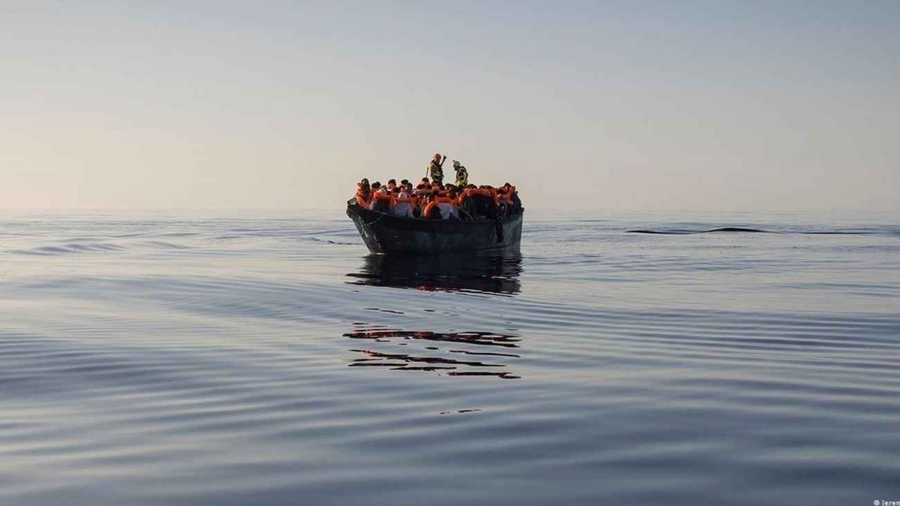 العثور على جثتين وإنقاذ 230 مهاجرا قبالة شواطئ فرنسا