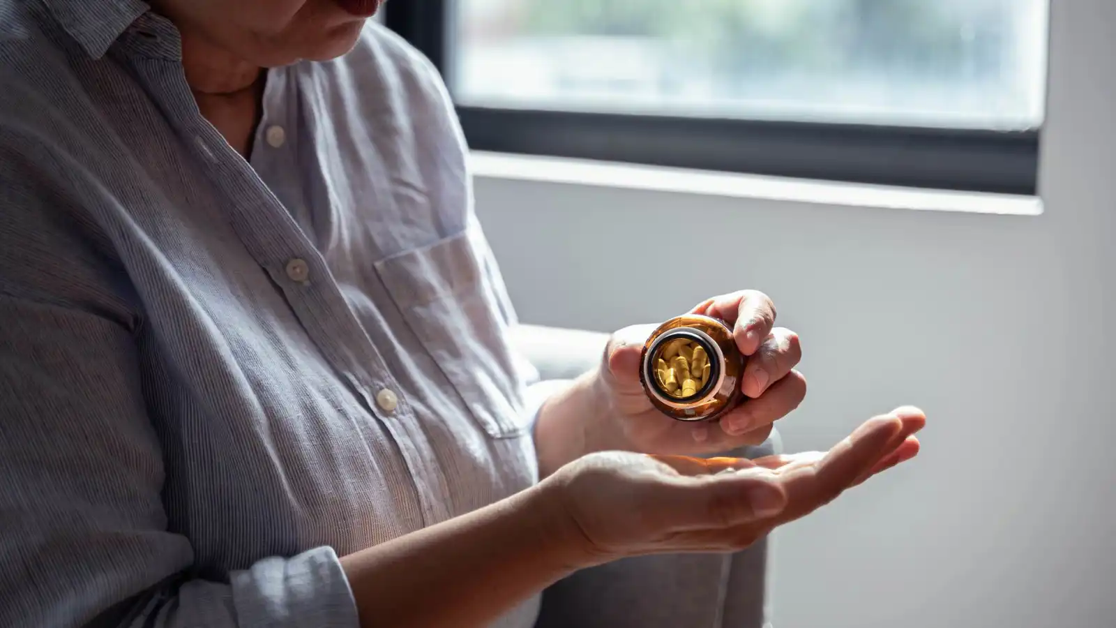 فيتامين شائع قد يُقلل تراكم بروتينات الزهايمر في الدماغ