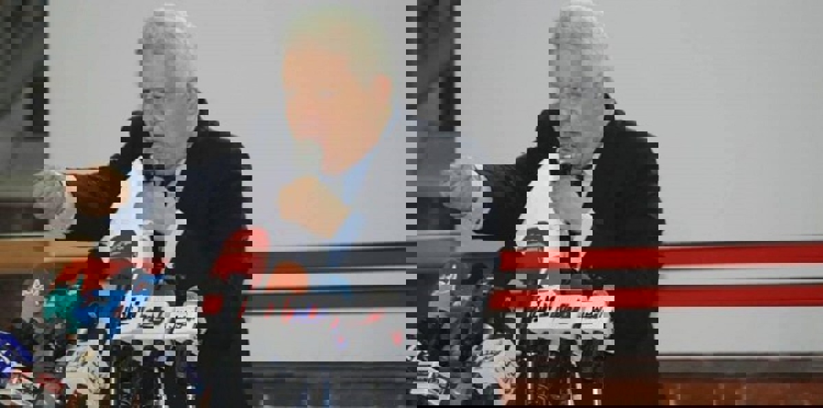 مرتضى منصور رئيس نادي الزمالك يعلن فسخ التعاقد مع بريزنتيشن