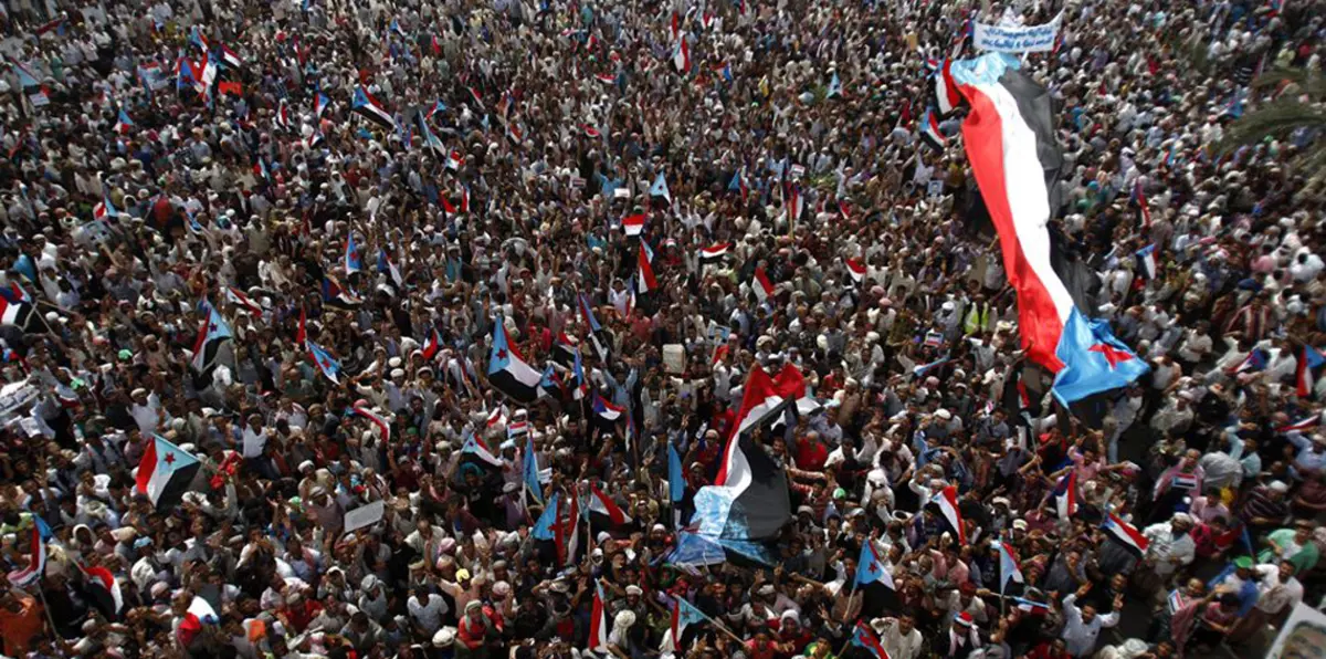 في مليونية الحراك الجنوبي بعدن.. المجلس الانتقالي يحظر نشاط الإخوان ويتوعد حكومة هادي