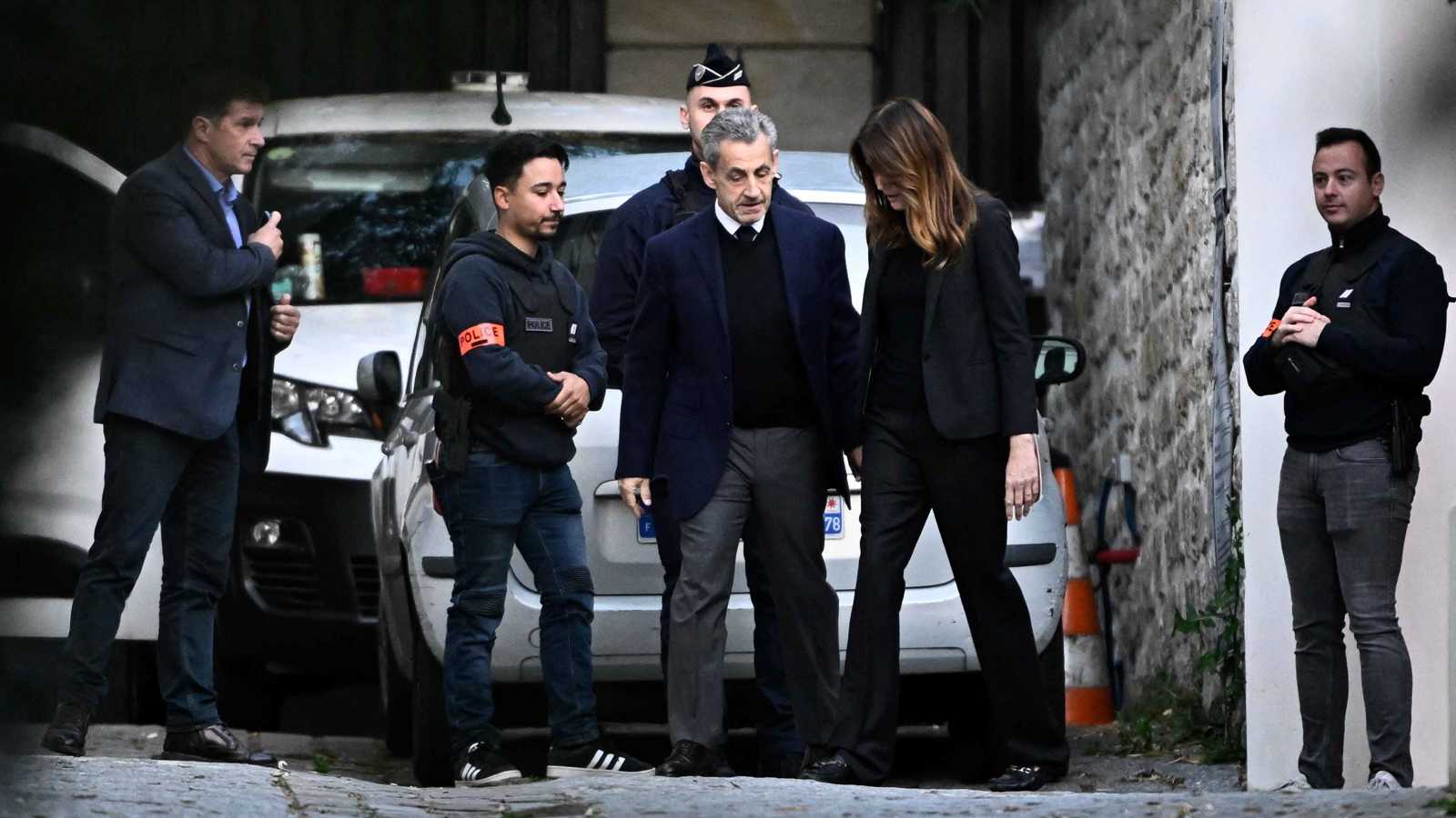 طبق وحيد يومياً.. تفاصيل صادمة عن ظروف سجن ساركوزي