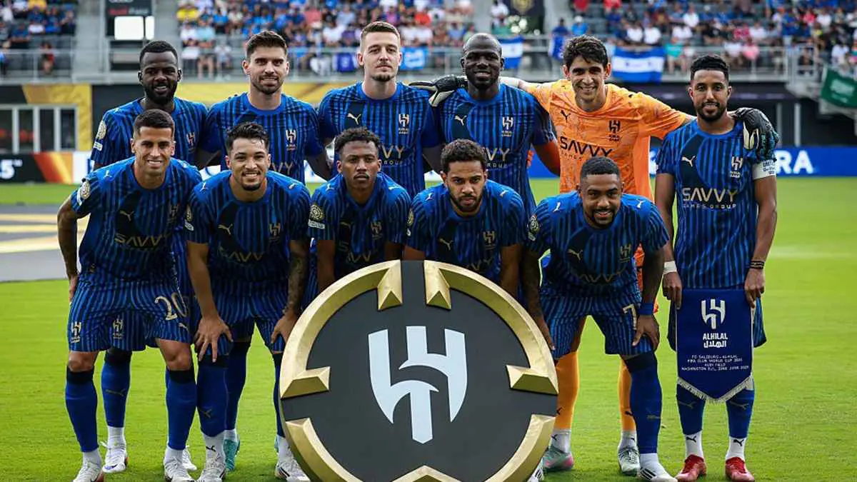 برشلونة يقدم عرضًا لنجم الهلال السعودي