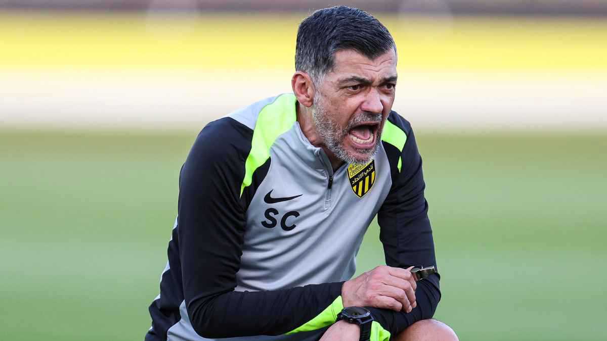 مهمته انتهت.. عبد الله فلاته يحسم مستقبل كونسيساو مع الاتحاد السعودي 