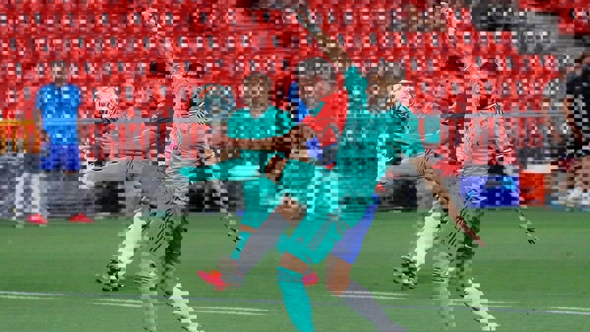 ريال مدريد يفلت من كمين غرناطة ويقترب من استعادة لقب الدوري الإسباني