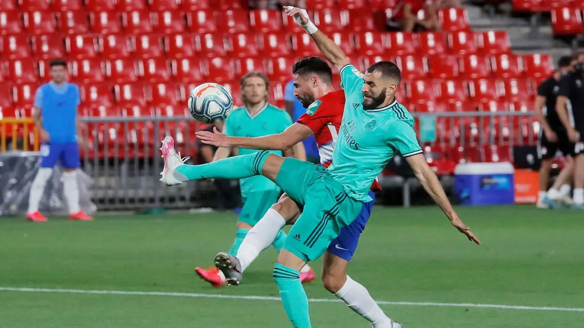 ريال مدريد يفلت من كمين غرناطة ويقترب من استعادة لقب الدوري الإسباني