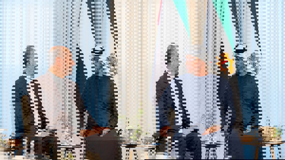  محمد بن زايد يستقبل وزير الخارجية الإيراني