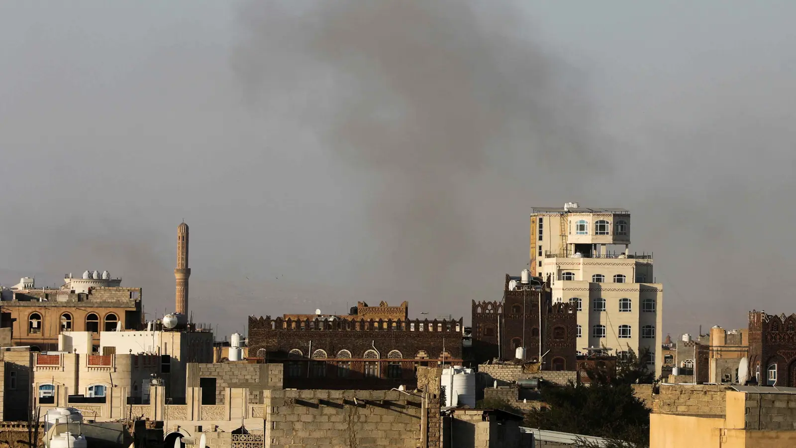 مقتل 3 يمنيين وإصابة 11 بغارات إسرائيلية على صنعاء والحديدة