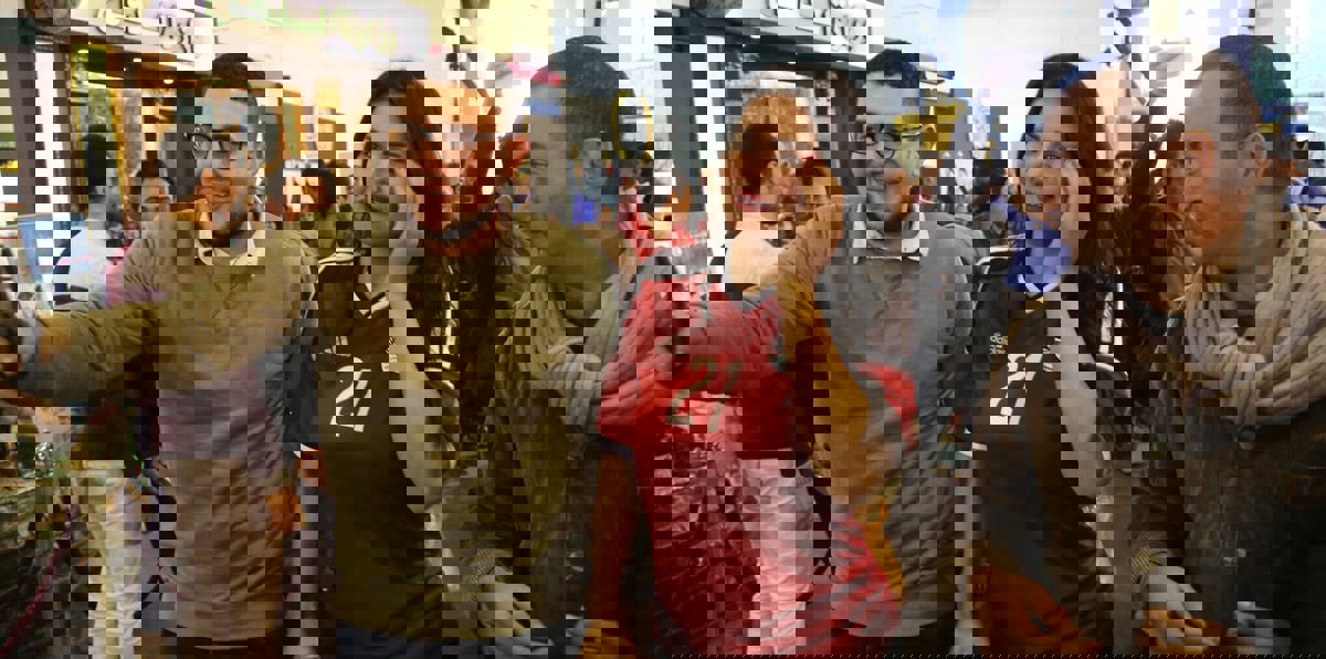 بدراجة نارية.. الراقصة سما المصري تخطف الأضواء في الانتخابات المصرية ( فيديو وصور)