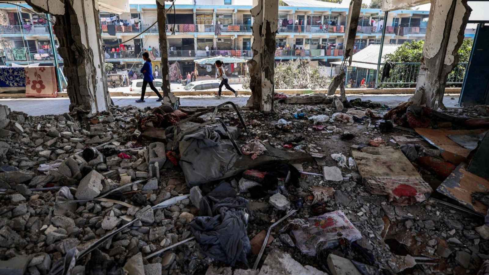 مجزرة إسرائيلية جديدة في مدرسة تؤوي نازحين بمخيم النصيرات