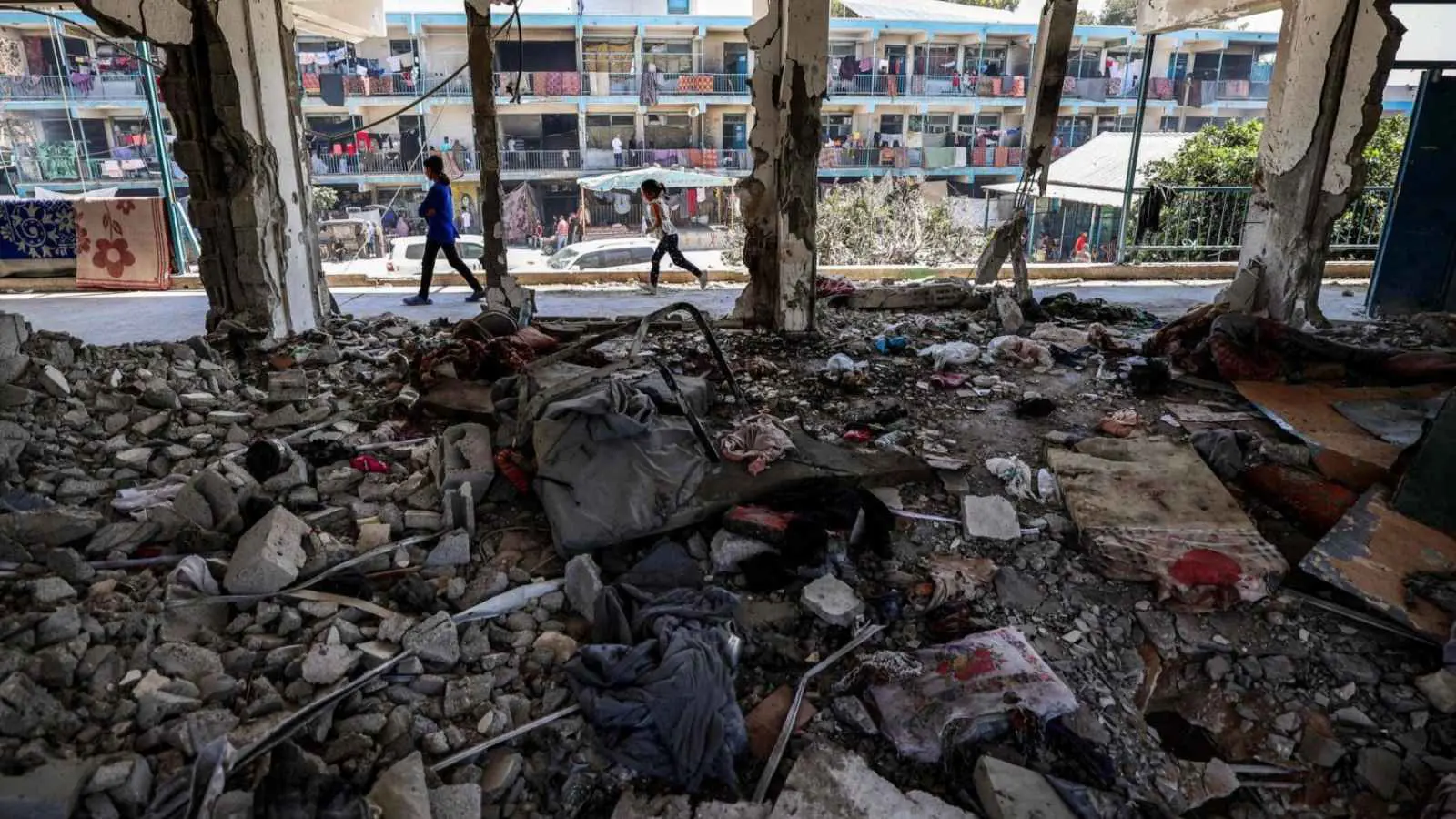 مجزرة إسرائيلية جديدة في مدرسة تؤوي نازحين بمخيم النصيرات