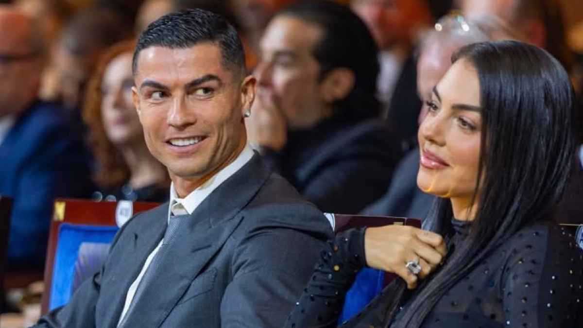 11 صورة رائعة لرونالدو وجورجينا وكريستيانو جونيور من حفل غلوب سوكر (شاهد)