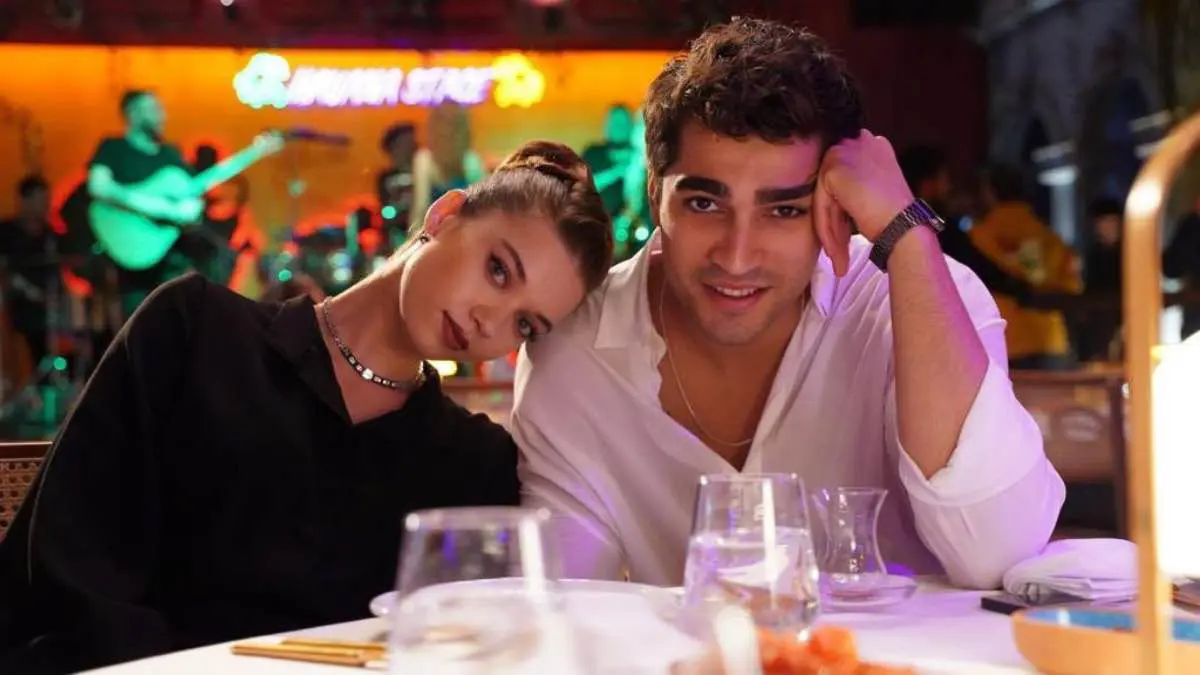 مزاعم الارتباط تلاحق "مجدداً" بطلي المسلسل التركي "طائر الرفراف"