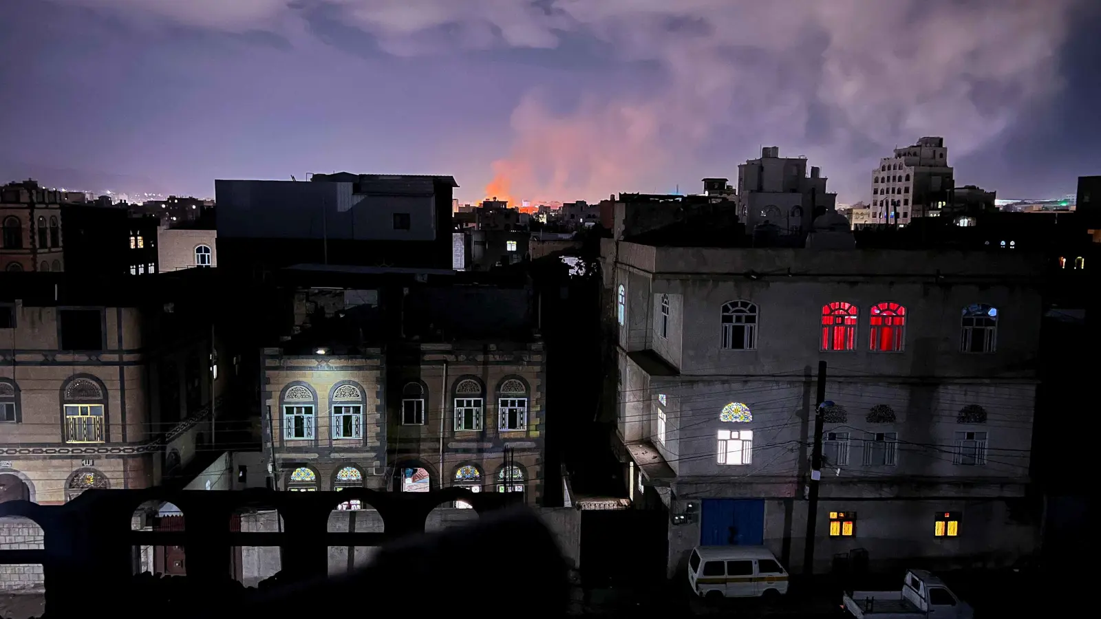 اليمن.. غارات أمريكية تستهدف قاعدة للحوثيين في الحديدة