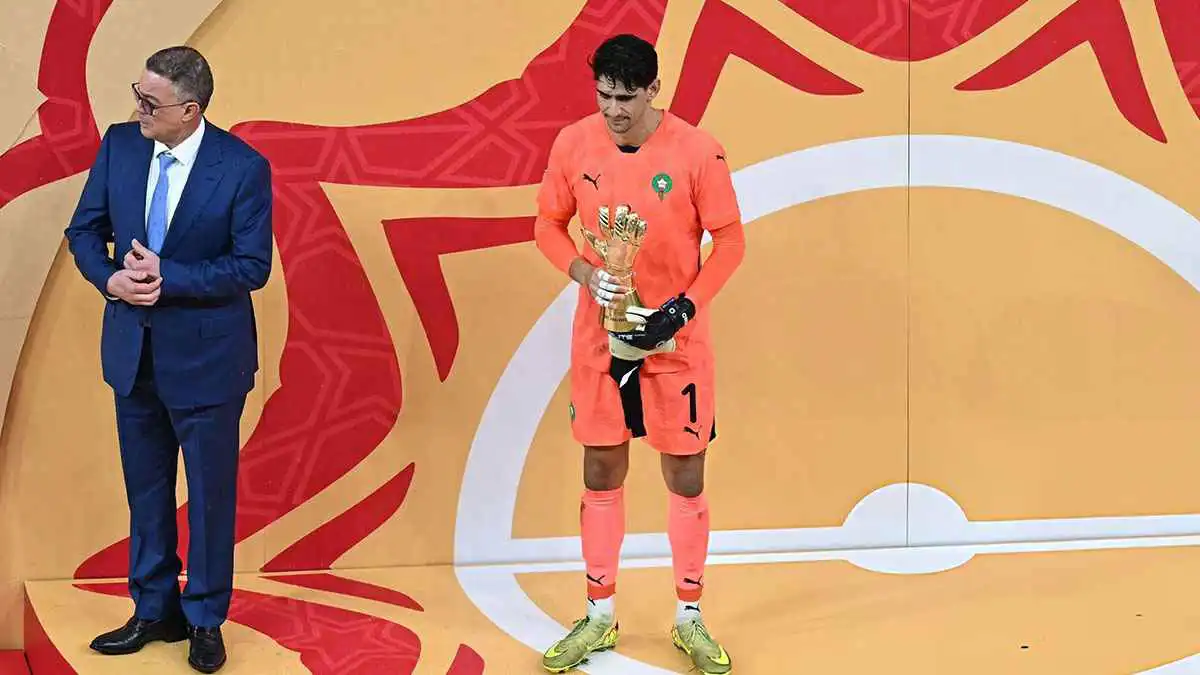 ليس بينهم ياسين بونو.. ترتيب أفضل 25 حارسا في القرن الـ21