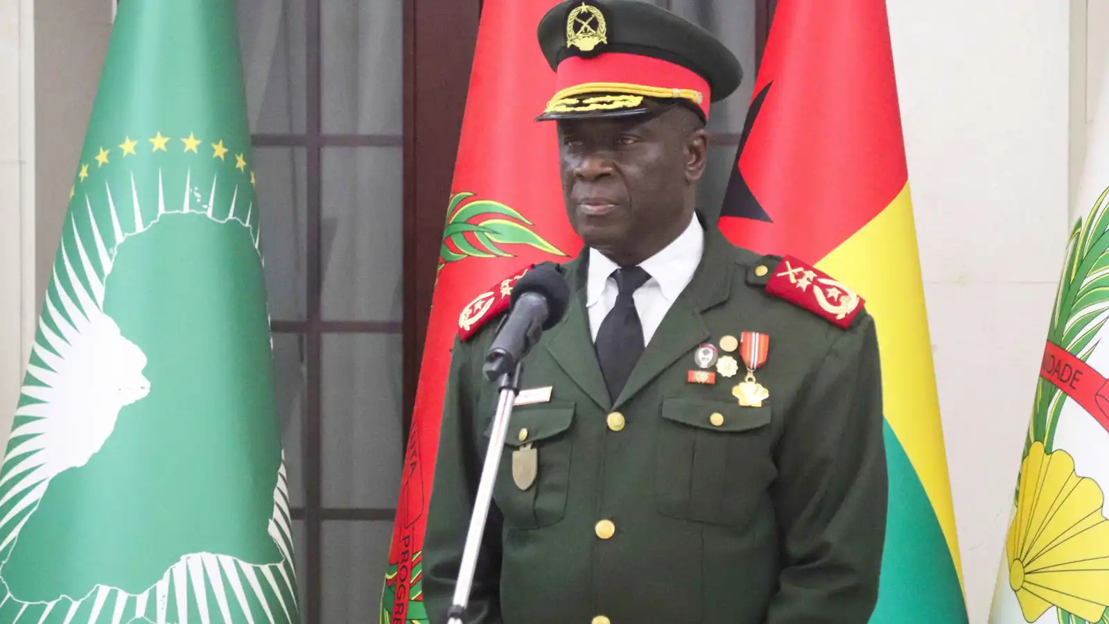 عراب "الانقلاب السريع".. من هو الرئيس الانتقالي لغينيا بيساو؟