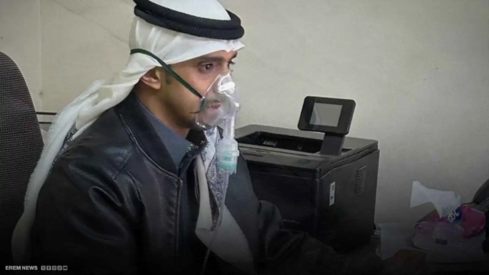 موظف سعودي بأسطوانة أكسجين