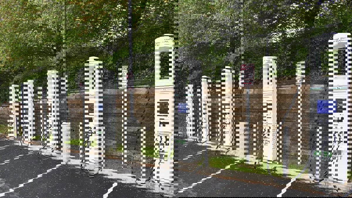 سائقون يكشفون أبرز مشاكل السيارات الكهربائية