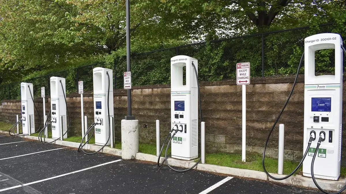 سائقون يكشفون أبرز مشاكل السيارات الكهربائية