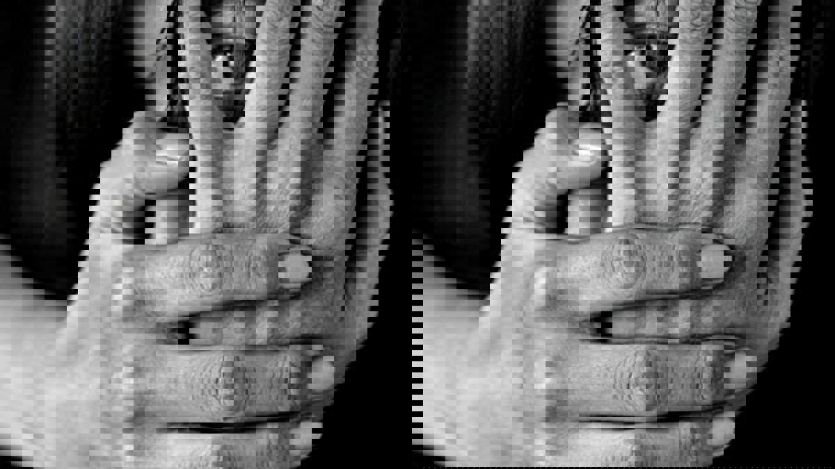 السعودية.. فتاة تتهم والدها بالتحرش بها وتثير موجة تعاطف واسعة