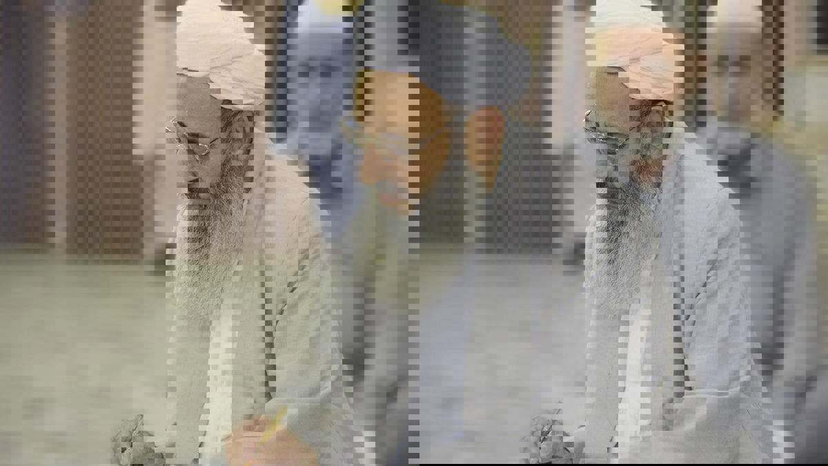 زعيم السنة في إيران: طالبان وعدتنا بالماء وأحمد مسعود لا يمكنه المقاومة