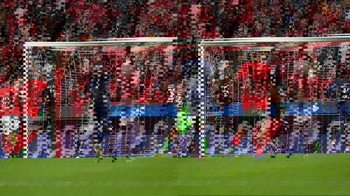 دفاع باريس سان جيرمان يثير القلق في دوري أبطال أوروبا