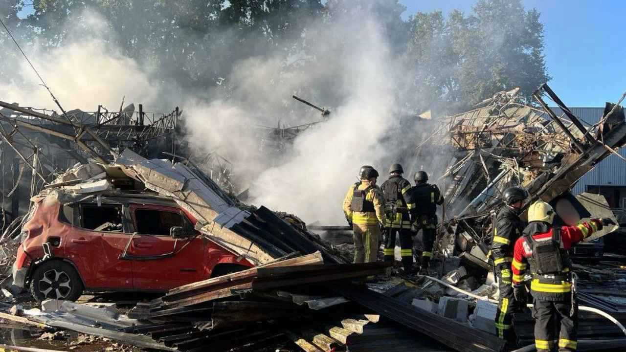 3 قتلى بضربة على سومي وزيلينسكي يعلن إحباط الهجوم الروسي (فيديو)