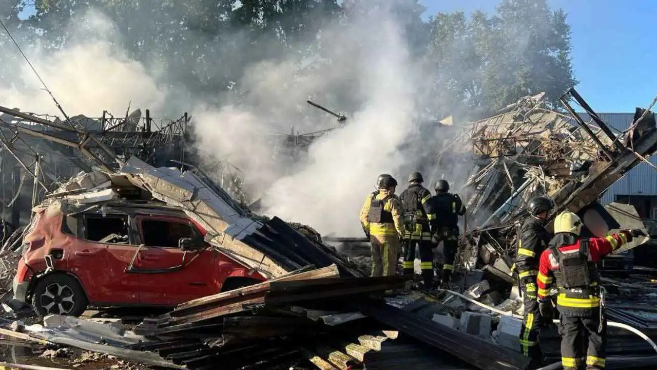 3 قتلى بضربة على سومي وزيلينسكي يعلن إحباط الهجوم الروسي (فيديو)