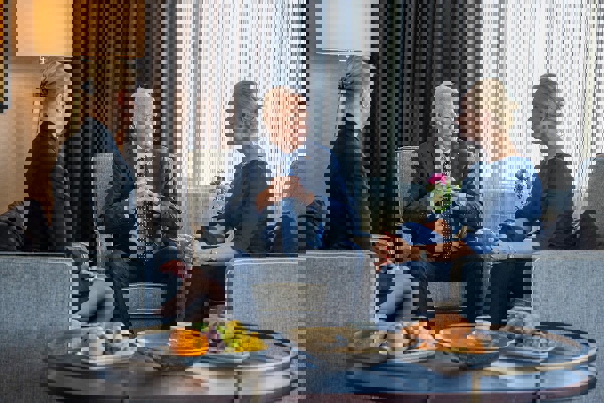 خلال لقاء أرملة نافالني وابنته.. بايدن يتوعد روسيا بعقوبات جديدة