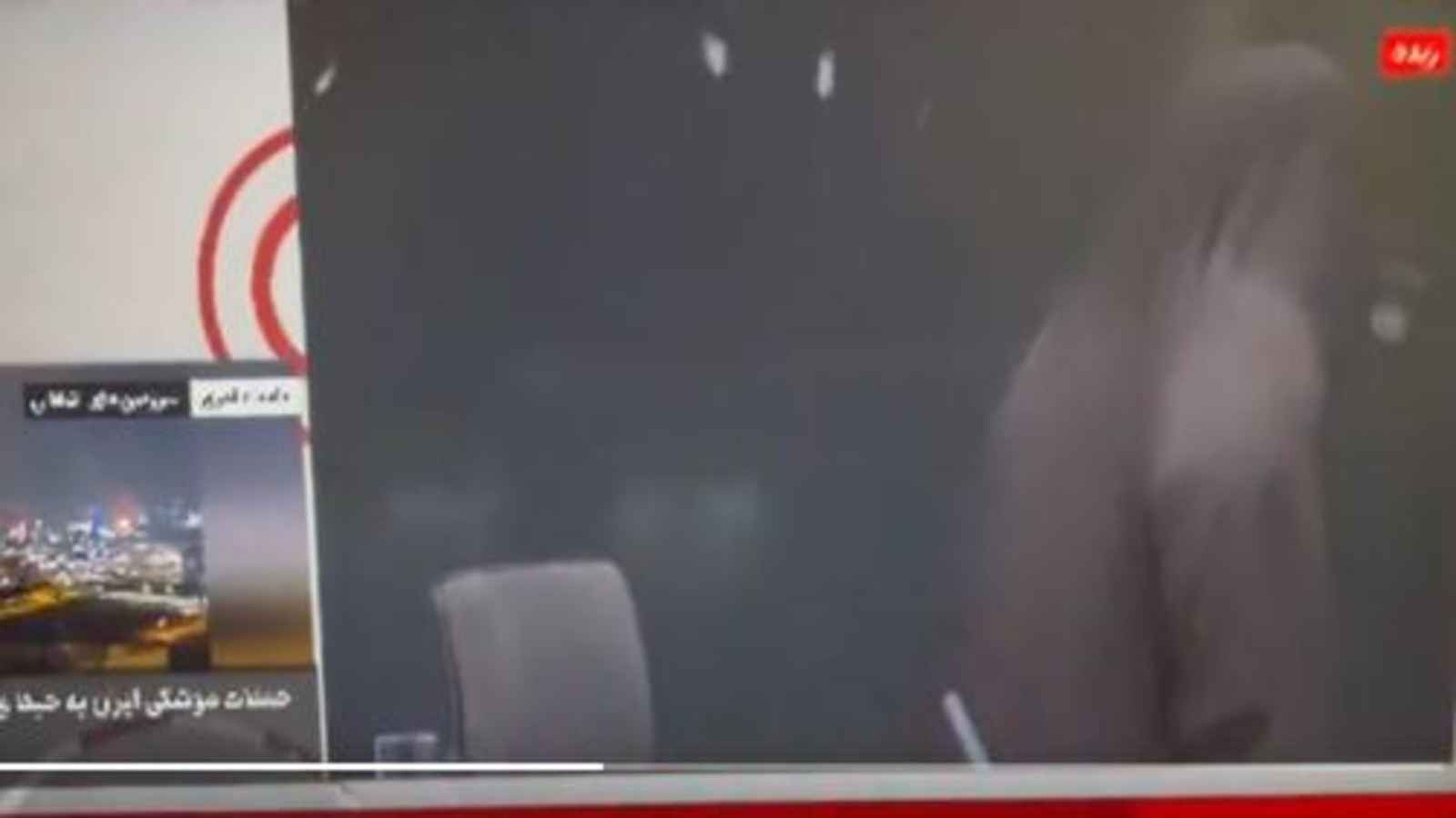 أثناء بث مباشر.. التلفزيون الإيراني يتعرض لهجوم إسرائيلي (فيديو)