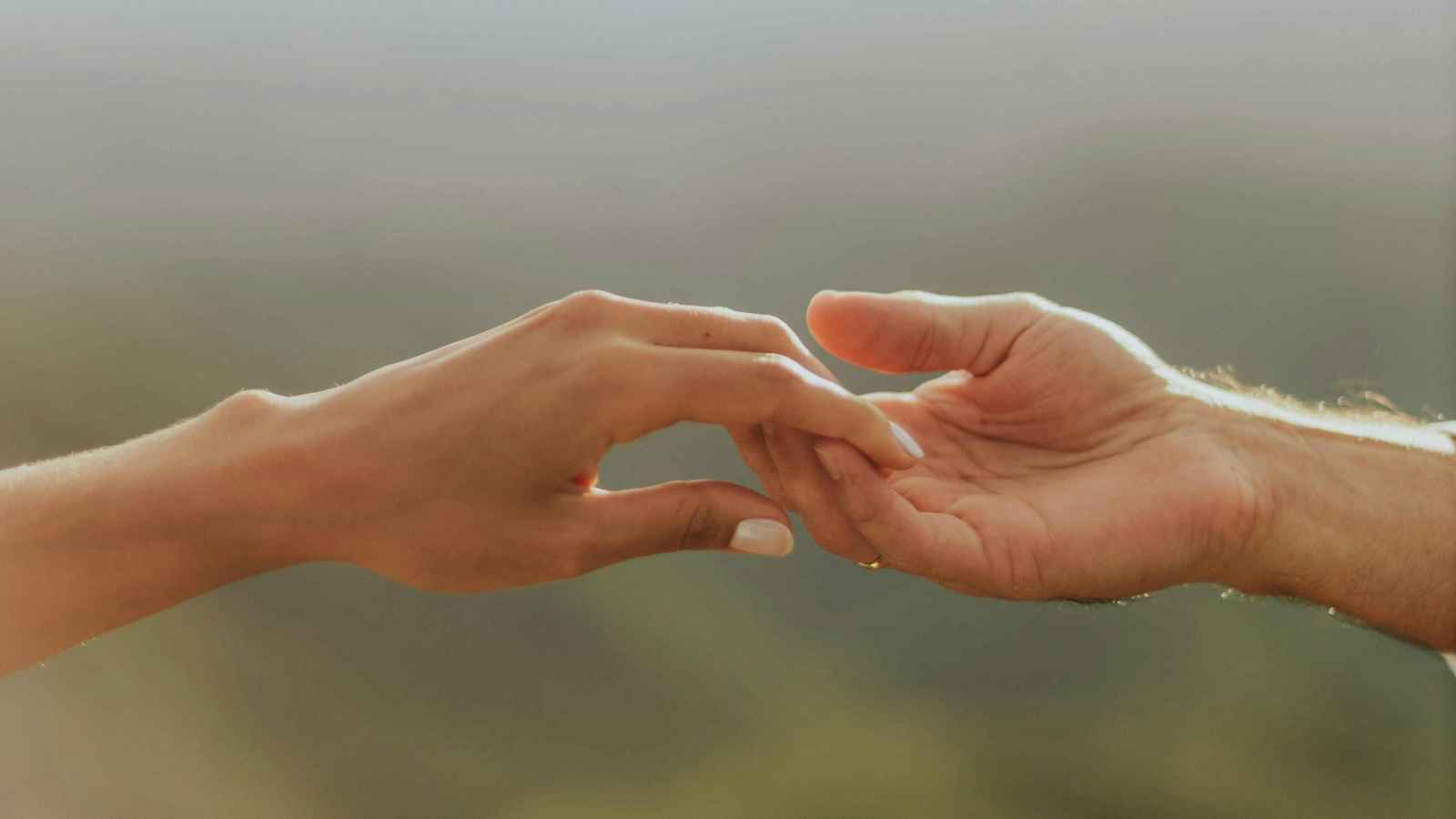 دراسة تكشف: "الرجال يقعون في الحب أسرع من النساء"