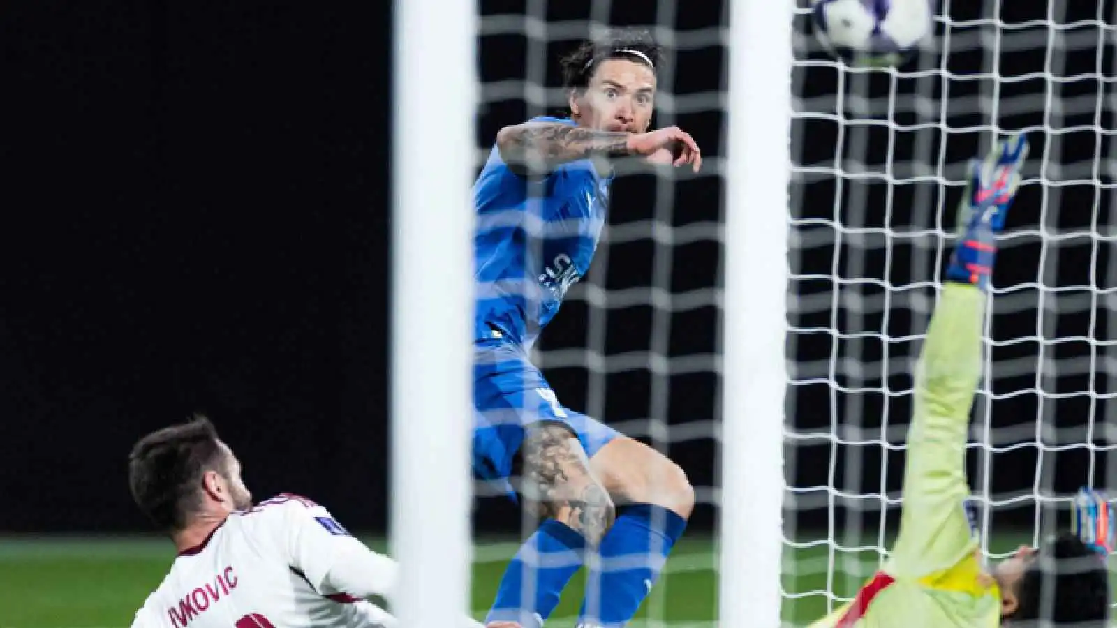 داروين نونيز يحرج بنزيما