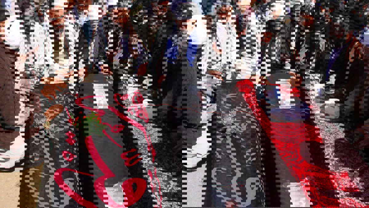 داعش خراسان يتبنى هجومًا دمويًا على مسجد غرب أفغانستان (صور)