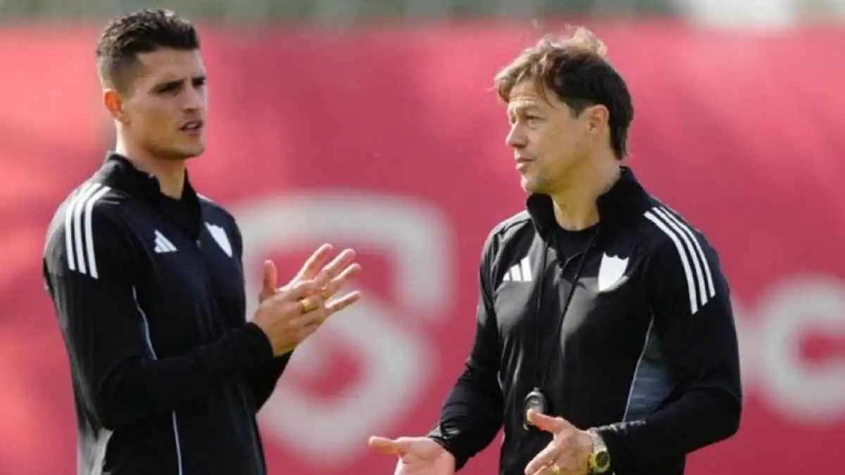 رسميا.. إشبيلية يعلن إقالة مدربه الأرجنتيني ماتياس ألميدا