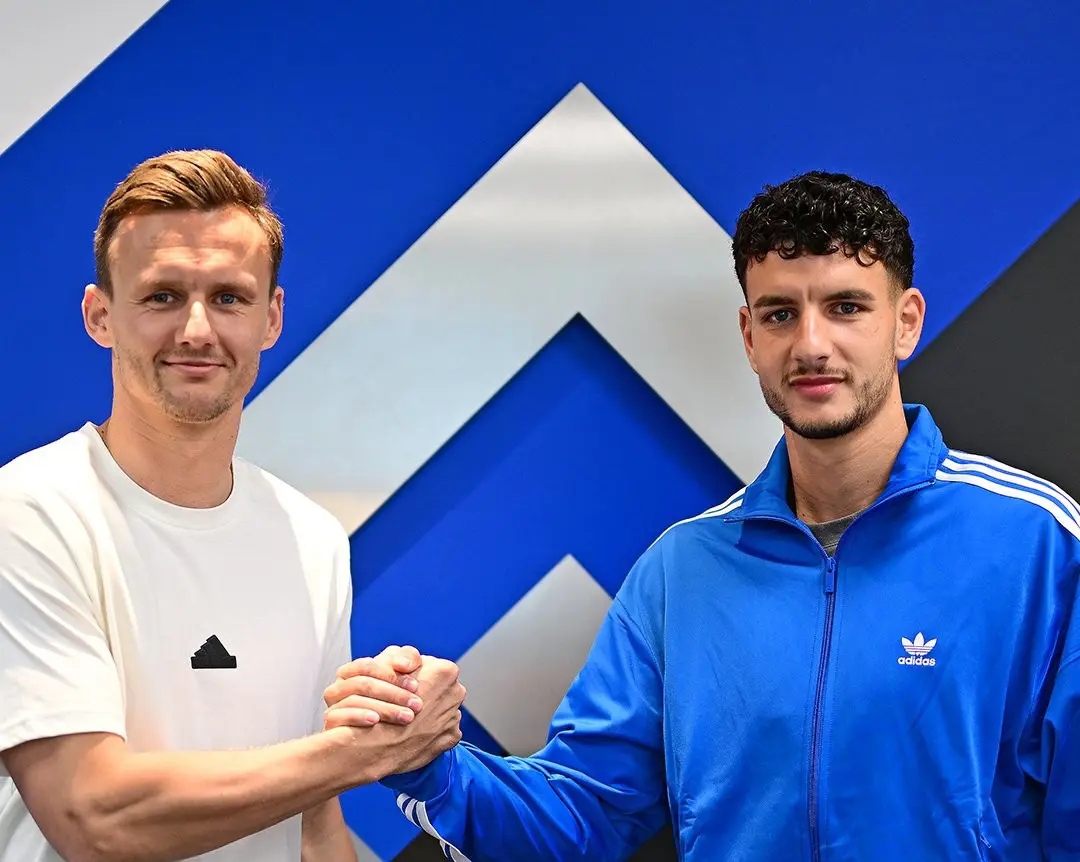 الليبي دانيال الفاضلي يوقّع رسميا لنادي هامبورغ الألماني