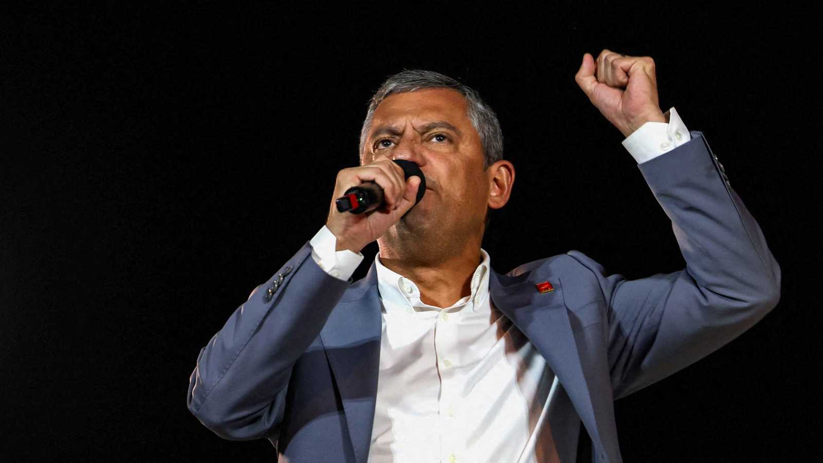 بعد قرار قضائي بعزله.. حزب الشعب يعيد انتخاب رئيسه في تركيا